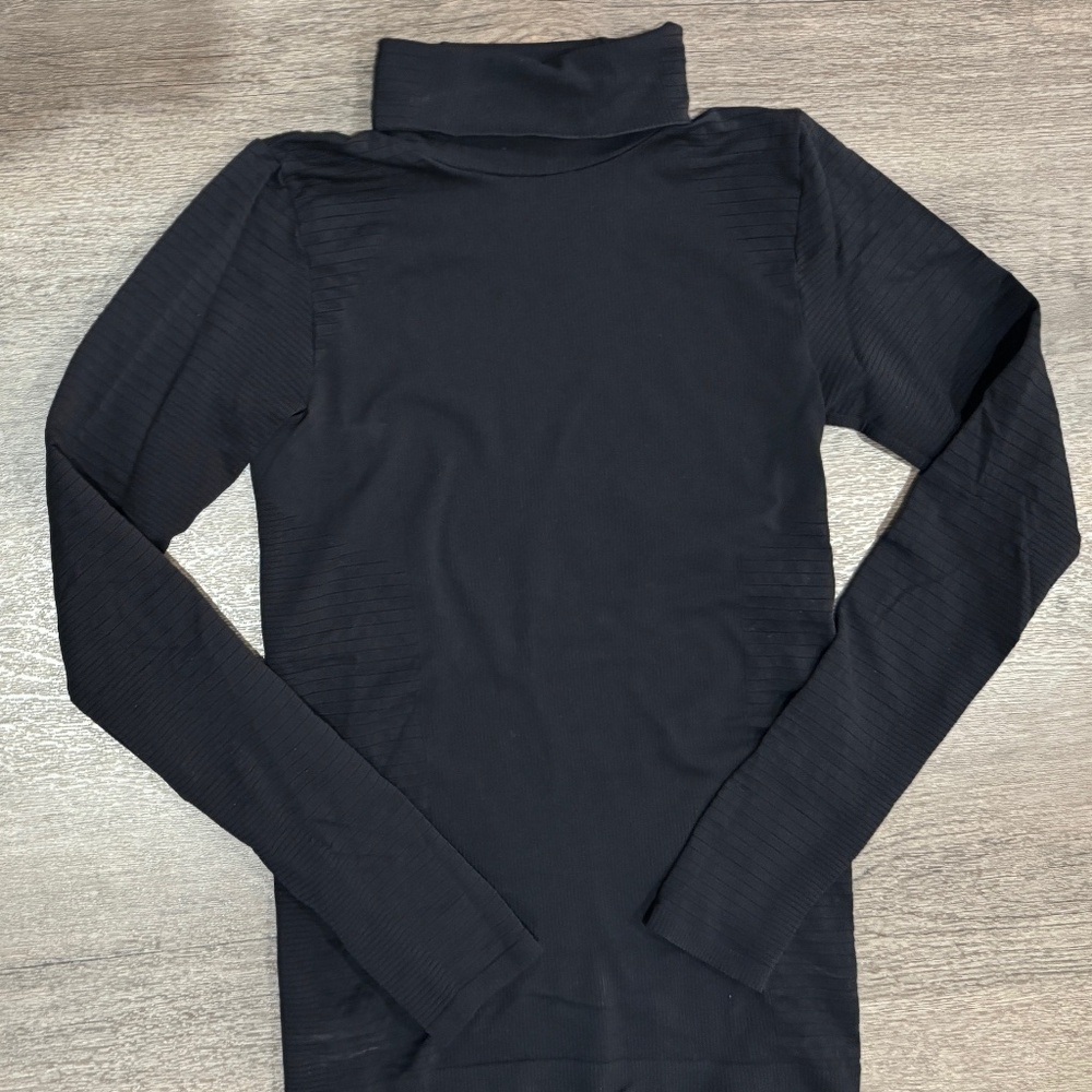 Athleta Turtleneck Size XS Womens Sweater Top Black